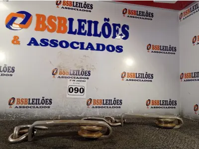 LOTE 090 - 02 SUPORTES DE AÇO PARA CARRETILHA.(NO ESTADO) ATENÇÃO! FAZER A VISITAÇÃO ANTES DE ARREMATAR, NÃO SABEMOS SE FUNCIONA. LEILÃO NÃO TEM GARANTIA E NEM DEVOLUÇÃO, SUJEITO A POSSÍVEIS AVARIAS VISÍVEIS/OCULTAS E/OU AUSÊNCIA DE COMPONENTES.