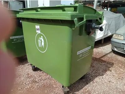 LOTE 511 - 01 CONTÊINER HDPE EN840 660L.  (NO ESTADO) ATENÇÃO! FAZER A VISITAÇÃO ANTES DE ARREMATAR, NÃO SABEMOS SE FUNCIONA. LEILÃO NÃO TEM GARANTIA E NEM DEVOLUÇÃO, SUJEITO A POSSÍVEIS AVARIAS VISÍVEIS/OCULTAS E/OU AUSÊNCIA DE COMPONENTES.