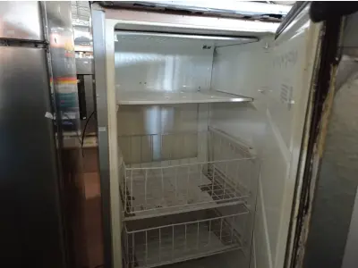 LOTE 445 - 01 FREEZER VERTICAL MARCA CÔNSUL 220V. (NO ESTADO) ATENÇÃO! FAZER A VISITAÇÃO ANTES DE ARREMATAR, NÃO SABEMOS SE FUNCIONA. LEILÃO NÃO TEM GARANTIA E NEM DEVOLUÇÃO, SUJEITO A POSSÍVEIS AVARIAS VISÍVEIS/OCULTAS E/OU AUSÊNCIA DE COMPONENTES.