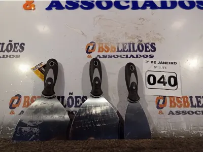 LOTE 040 - 02 ESPÁTULAS 5” COM CABO EMBORRACHADO E 01 ESPÁTULA 2,5. (NOVO) (NO ESTADO) ATENÇÃO! FAZER A VISITAÇÃO ANTES DE ARREMATAR, NÃO SABEMOS SE FUNCIONA. LEILÃO NÃO TEM GARANTIA E NEM DEVOLUÇÃO, SUJEITO A POSSÍVEIS AVARIAS VISÍVEIS/OCULTAS E/OU AUSÊNCIA DE COMPONENTES.