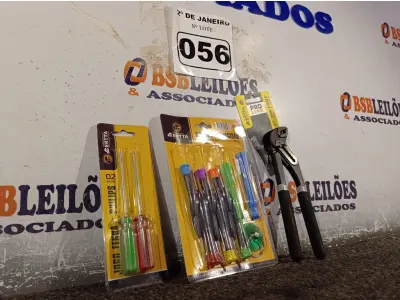 LOTE 056 - 01 ALICATE BOMBA D’AGUA E 01 KIT DE CHAVES DE PRECISÃO. (NO ESTADO) ATENÇÃO! FAZER A VISITAÇÃO ANTES DE ARREMATAR, NÃO SABEMOS SE FUNCIONA. LEILÃO NÃO TEM GARANTIA E NEM DEVOLUÇÃO, SUJEITO A POSSÍVEIS AVARIAS VISÍVEIS/OCULTAS E/OU AUSÊNCIA DE COMPONENTES.