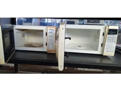 LOTE 507 - 02 MICRO-ONDAS MARCAS E MODELOS DIVERSOS. (NO ESTADO) ATENÇÃO! FAZER A VISITAÇÃO ANTES DE ARREMATAR, NÃO SABEMOS SE FUNCIONA. LEILÃO NÃO TEM GARANTIA E NEM DEVOLUÇÃO, SUJEITO A POSSÍVEIS AVARIAS VISÍVEIS/OCULTAS E/OU AUSÊNCIA DE COMPONENTES.