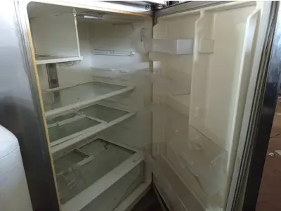 LOTE 457 - 01 GELADEIRA MARCA ELECTROLUX 220V. (NO ESTADO) ATENÇÃO! FAZER A VISITAÇÃO ANTES DE ARREMATAR, NÃO SABEMOS SE FUNCIONA. LEILÃO NÃO TEM GARANTIA E NEM DEVOLUÇÃO, SUJEITO A POSSÍVEIS AVARIAS VISÍVEIS/OCULTAS E/OU AUSÊNCIA DE COMPONENTES.
