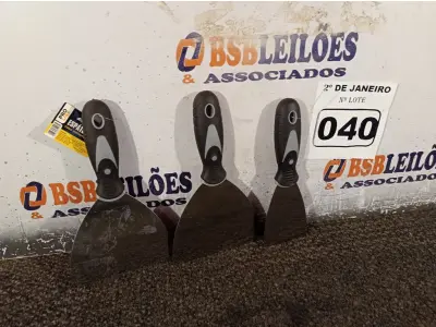 LOTE 040 - 02 ESPÁTULAS 5” COM CABO EMBORRACHADO E 01 ESPÁTULA 2,5. (NOVO) (NO ESTADO) ATENÇÃO! FAZER A VISITAÇÃO ANTES DE ARREMATAR, NÃO SABEMOS SE FUNCIONA. LEILÃO NÃO TEM GARANTIA E NEM DEVOLUÇÃO, SUJEITO A POSSÍVEIS AVARIAS VISÍVEIS/OCULTAS E/OU AUSÊNCIA DE COMPONENTES.