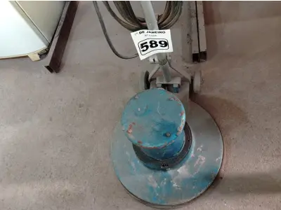 LOTE 589 - 01 ENCERADEIRA INDUSTRIAL. (NO ESTADO) ATENÇÃO! FAZER A VISITAÇÃO ANTES DE ARREMATAR, NÃO SABEMOS SE FUNCIONA. LEILÃO NÃO TEM GARANTIA E NEM DEVOLUÇÃO, SUJEITO A POSSÍVEIS AVARIAS VISÍVEIS/OCULTAS E/OU AUSÊNCIA DE COMPONENTES.