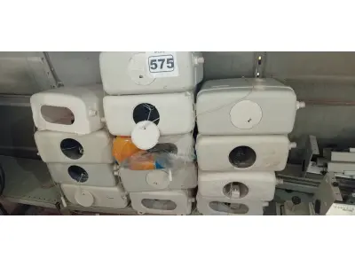 LOTE 575 - 13 CAIXAS DE DESCARGA MARCAS E MODELOS DIVERSOS. (NO ESTADO) ATENÇÃO! FAZER A VISITAÇÃO ANTES DE ARREMATAR, NÃO SABEMOS SE FUNCIONA. LEILÃO NÃO TEM GARANTIA E NEM DEVOLUÇÃO, SUJEITO A POSSÍVEIS AVARIAS VISÍVEIS/OCULTAS E/OU AUSÊNCIA DE COMPONENTES.