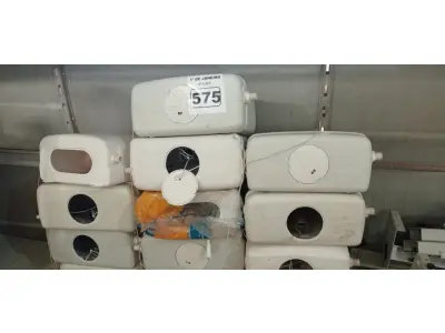 LOTE 575 - 13 CAIXAS DE DESCARGA MARCAS E MODELOS DIVERSOS. (NO ESTADO) ATENÇÃO! FAZER A VISITAÇÃO ANTES DE ARREMATAR, NÃO SABEMOS SE FUNCIONA. LEILÃO NÃO TEM GARANTIA E NEM DEVOLUÇÃO, SUJEITO A POSSÍVEIS AVARIAS VISÍVEIS/OCULTAS E/OU AUSÊNCIA DE COMPONENTES.