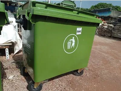 LOTE 512 - 01 CONTÊINER HDPE EN840 660L.  (NO ESTADO) ATENÇÃO! FAZER A VISITAÇÃO ANTES DE ARREMATAR, NÃO SABEMOS SE FUNCIONA. LEILÃO NÃO TEM GARANTIA E NEM DEVOLUÇÃO, SUJEITO A POSSÍVEIS AVARIAS VISÍVEIS/OCULTAS E/OU AUSÊNCIA DE COMPONENTES.