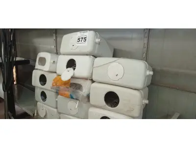 LOTE 575 - 13 CAIXAS DE DESCARGA MARCAS E MODELOS DIVERSOS. (NO ESTADO) ATENÇÃO! FAZER A VISITAÇÃO ANTES DE ARREMATAR, NÃO SABEMOS SE FUNCIONA. LEILÃO NÃO TEM GARANTIA E NEM DEVOLUÇÃO, SUJEITO A POSSÍVEIS AVARIAS VISÍVEIS/OCULTAS E/OU AUSÊNCIA DE COMPONENTES.