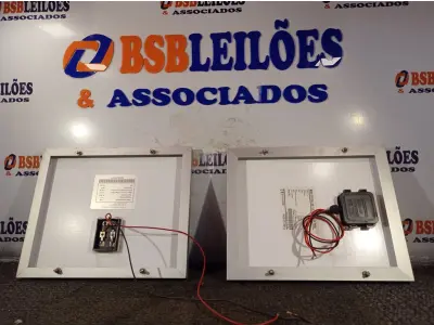 LOTE 475 - 02 PAINÉIS SOLARES 18V 10W. (NO ESTADO) ATENÇÃO! FAZER A VISITAÇÃO ANTES DE ARREMATAR, NÃO SABEMOS SE FUNCIONA. LEILÃO NÃO TEM GARANTIA E NEM DEVOLUÇÃO, SUJEITO A POSSÍVEIS AVARIAS VISÍVEIS/OCULTAS E/OU AUSÊNCIA DE COMPONENTES.