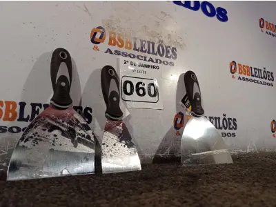 LOTE 060 - 02 ESPÁTULAS 5” COM CABO EMBORRACHADO E 01 ESPÁTULA 2,5. (NOVO) (NO ESTADO) ATENÇÃO! FAZER A VISITAÇÃO ANTES DE ARREMATAR, NÃO SABEMOS SE FUNCIONA. LEILÃO NÃO TEM GARANTIA E NEM DEVOLUÇÃO, SUJEITO A POSSÍVEIS AVARIAS VISÍVEIS/OCULTAS E/OU AUSÊNCIA DE COMPONENTES.