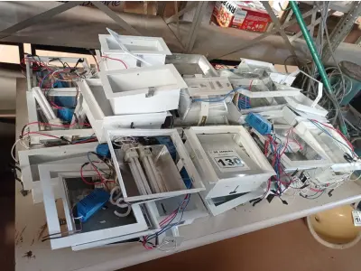 LOTE 130 - 01 LOTE COM VÁRIAS LUMINÁRIAS DE EMBUTIR INCOMPLETAS.(NO ESTADO) ATENÇÃO! FAZER A VISITAÇÃO ANTES DE ARREMATAR, NÃO SABEMOS SE FUNCIONA. LEILÃO NÃO TEM GARANTIA E NEM DEVOLUÇÃO, SUJEITO A POSSÍVEIS AVARIAS VISÍVEIS/OCULTAS E/OU AUSÊNCIA DE COMPONENTES.