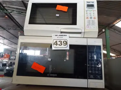 LOTE 439 - 02 MICRO-ONDAS MARCAS E MODELOS DIVERSOS. (NO ESTADO) ATENÇÃO! FAZER A VISITAÇÃO ANTES DE ARREMATAR, NÃO SABEMOS SE FUNCIONA. LEILÃO NÃO TEM GARANTIA E NEM DEVOLUÇÃO, SUJEITO A POSSÍVEIS AVARIAS VISÍVEIS/OCULTAS E/OU AUSÊNCIA DE COMPONENTES.