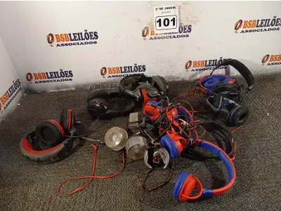LOTE 101 - 01 LOTE COM VÁRIOS FONES DE OUVIDO E PISCAS PARA MOTO MARCAS E MODELOS DIVERSOS. (NO ESTADO) ATENÇÃO! FAZER A VISITAÇÃO ANTES DE ARREMATAR, NÃO SABEMOS SE FUNCIONA. LEILÃO NÃO TEM GARANTIA E NEM DEVOLUÇÃO, SUJEITO A POSSÍVEIS AVARIAS VISÍVEIS/OCULTAS E/OU AUSÊNCIA DE COMPONENTES.