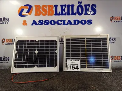 LOTE 454 - 02 PAINÉIS SOLARES 18V 10W.  (NO ESTADO) ATENÇÃO! FAZER A VISITAÇÃO ANTES DE ARREMATAR, NÃO SABEMOS SE FUNCIONA. LEILÃO NÃO TEM GARANTIA E NEM DEVOLUÇÃO, SUJEITO A POSSÍVEIS AVARIAS VISÍVEIS/OCULTAS E/OU AUSÊNCIA DE COMPONENTES.
