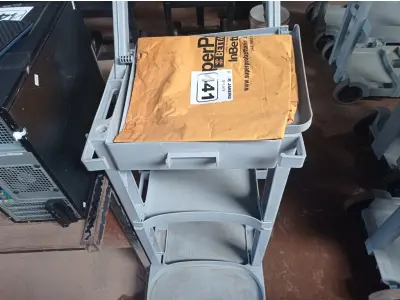 LOTE 441 - 01 CARRINHO PARA LIMPEZA INDUSTRIAL INCOMPLETO. (NO ESTADO) ATENÇÃO! FAZER A VISITAÇÃO ANTES DE ARREMATAR, NÃO SABEMOS SE FUNCIONA. LEILÃO NÃO TEM GARANTIA E NEM DEVOLUÇÃO, SUJEITO A POSSÍVEIS AVARIAS VISÍVEIS/OCULTAS E/OU AUSÊNCIA DE COMPONENTES.