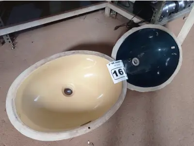 LOTE 161 - 02 CUBAS PARA BANHEIRO. (NO ESTADO) ATENÇÃO! FAZER A VISITAÇÃO ANTES DE ARREMATAR, NÃO SABEMOS SE FUNCIONA. LEILÃO NÃO TEM GARANTIA E NEM DEVOLUÇÃO, SUJEITO A POSSÍVEIS AVARIAS VISÍVEIS/OCULTAS E/OU AUSÊNCIA DE COMPONENTES.