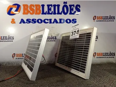 LOTE 374 - 02 PAINÉIS SOLARES 18V 10W.  (NO ESTADO) ATENÇÃO! FAZER A VISITAÇÃO ANTES DE ARREMATAR, NÃO SABEMOS SE FUNCIONA. LEILÃO NÃO TEM GARANTIA E NEM DEVOLUÇÃO, SUJEITO A POSSÍVEIS AVARIAS VISÍVEIS/OCULTAS E/OU AUSÊNCIA DE COMPONENTES.