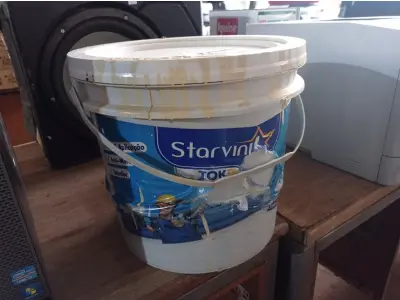 LOTE 472 - 01 BALDE DE MASSA ACRÍLICA STAR VINIL TOK PVA 16L. (NO ESTADO) ATENÇÃO! FAZER A VISITAÇÃO ANTES DE ARREMATAR, NÃO SABEMOS SE FUNCIONA. LEILÃO NÃO TEM GARANTIA E NEM DEVOLUÇÃO, SUJEITO A POSSÍVEIS AVARIAS VISÍVEIS/OCULTAS E/OU AUSÊNCIA DE COMPONENTES.