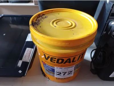 LOTE 272 - 01 BALDE DE VEDACIT, ADITIVO IMPERMEABILIZANTE PARA CONCRETOS E ARGAMASSAS 18L. (NO ESTADO) ATENÇÃO! FAZER A VISITAÇÃO ANTES DE ARREMATAR, NÃO SABEMOS SE FUNCIONA. LEILÃO NÃO TEM GARANTIA E NEM DEVOLUÇÃO, SUJEITO A POSSÍVEIS AVARIAS VISÍVEIS/OCULTAS E/OU AUSÊNCIA DE COMPONENTES.