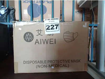 LOTE 227 - 01 CAIXA COM APROXIMADAMENTE 2.000 MASCARAS DESCARTÁVEIS VARIADAS. (NO ESTADO) ATENÇÃO! FAZER A VISITAÇÃO ANTES DE ARREMATAR, NÃO SABEMOS SE FUNCIONA. LEILÃO NÃO TEM GARANTIA E NEM DEVOLUÇÃO, SUJEITO A POSSÍVEIS AVARIAS VISÍVEIS/OCULTAS E/OU AUSÊNCIA DE COMPONENTES.