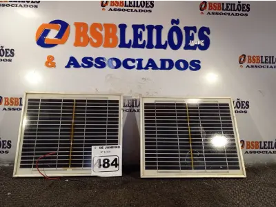 LOTE 484 - 02 PAINÉIS SOLARES 18V 10W.  (NO ESTADO) ATENÇÃO! FAZER A VISITAÇÃO ANTES DE ARREMATAR, NÃO SABEMOS SE FUNCIONA. LEILÃO NÃO TEM GARANTIA E NEM DEVOLUÇÃO, SUJEITO A POSSÍVEIS AVARIAS VISÍVEIS/OCULTAS E/OU AUSÊNCIA DE COMPONENTES.