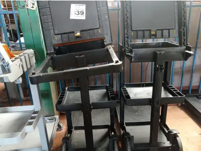 LOTE 439 - 02 CARRINHOS PARA LIMPEZA INDUSTRIAL INCOMPLETO. (NO ESTADO) ATENÇÃO! FAZER A VISITAÇÃO ANTES DE ARREMATAR, NÃO SABEMOS SE FUNCIONA. LEILÃO NÃO TEM GARANTIA E NEM DEVOLUÇÃO, SUJEITO A POSSÍVEIS AVARIAS VISÍVEIS/OCULTAS E/OU AUSÊNCIA DE COMPONENTES.