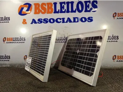LOTE 319 - 02 PAINÉIS SOLARES 18V 10W.  (NO ESTADO) ATENÇÃO! FAZER A VISITAÇÃO ANTES DE ARREMATAR, NÃO SABEMOS SE FUNCIONA. LEILÃO NÃO TEM GARANTIA E NEM DEVOLUÇÃO, SUJEITO A POSSÍVEIS AVARIAS VISÍVEIS/OCULTAS E/OU AUSÊNCIA DE COMPONENTES.