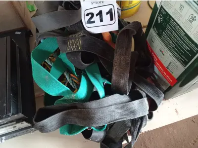 LOTE 211 - 05 CINTOS DE SEGURANÇA. (NO ESTADO) ATENÇÃO! FAZER A VISITAÇÃO ANTES DE ARREMATAR, NÃO SABEMOS SE FUNCIONA. LEILÃO NÃO TEM GARANTIA E NEM DEVOLUÇÃO, SUJEITO A POSSÍVEIS AVARIAS VISÍVEIS/OCULTAS E/OU AUSÊNCIA DE COMPONENTES.