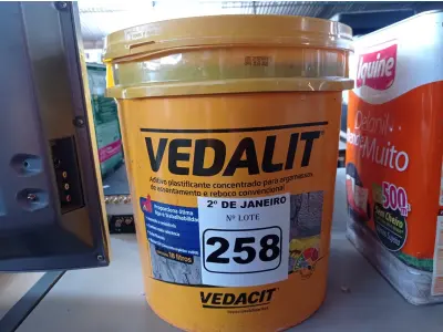 LOTE 258 - 01 BALDE DE VEDACIT, ADITIVO IMPERMEABILIZANTE PARA CONCRETOS E ARGAMASSAS 18L. (NO ESTADO) ATENÇÃO! FAZER A VISITAÇÃO ANTES DE ARREMATAR, NÃO SABEMOS SE FUNCIONA. LEILÃO NÃO TEM GARANTIA E NEM DEVOLUÇÃO, SUJEITO A POSSÍVEIS AVARIAS VISÍVEIS/OCULTAS E/OU AUSÊNCIA DE COMPONENTES.