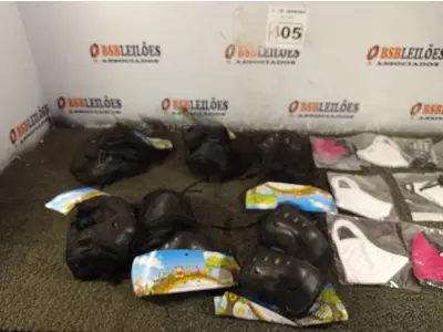 LOTE 405 - 01 LOTE COM 06 JOELHEIRAS COM COTOVELEIRAS E 11 MASCARAS INFANTIL. (NO ESTADO) ATENÇÃO! FAZER A VISITAÇÃO ANTES DE ARREMATAR, NÃO SABEMOS SE FUNCIONA. LEILÃO NÃO TEM GARANTIA E NEM DEVOLUÇÃO, SUJEITO A POSSÍVEIS AVARIAS VISÍVEIS/OCULTAS E/OU AUSÊNCIA DE COMPONENTES.