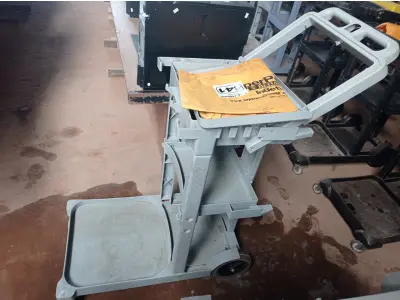LOTE 441 - 01 CARRINHO PARA LIMPEZA INDUSTRIAL INCOMPLETO. (NO ESTADO) ATENÇÃO! FAZER A VISITAÇÃO ANTES DE ARREMATAR, NÃO SABEMOS SE FUNCIONA. LEILÃO NÃO TEM GARANTIA E NEM DEVOLUÇÃO, SUJEITO A POSSÍVEIS AVARIAS VISÍVEIS/OCULTAS E/OU AUSÊNCIA DE COMPONENTES.