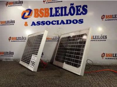 LOTE 199 - 02 PAINÉIS SOLARES 18V 10W.  (NO ESTADO) ATENÇÃO! FAZER A VISITAÇÃO ANTES DE ARREMATAR, NÃO SABEMOS SE FUNCIONA. LEILÃO NÃO TEM GARANTIA E NEM DEVOLUÇÃO, SUJEITO A POSSÍVEIS AVARIAS VISÍVEIS/OCULTAS E/OU AUSÊNCIA DE COMPONENTES.
