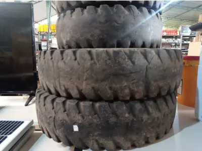 LOTE 303 - 05 PNEUS USADOS COM DIVERSOS AROS PARA BOB QUET.(NO ESTADO) ATENÇÃO! FAZER A VISITAÇÃO ANTES DE ARREMATAR, NÃO SABEMOS SE FUNCIONA. LEILÃO NÃO TEM GARANTIA E NEM DEVOLUÇÃO, SUJEITO A POSSÍVEIS AVARIAS VISÍVEIS/OCULTAS E/OU AUSÊNCIA DE COMPONENTES.