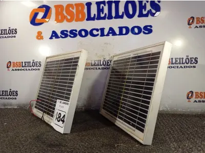 LOTE 484 - 02 PAINÉIS SOLARES 18V 10W.  (NO ESTADO) ATENÇÃO! FAZER A VISITAÇÃO ANTES DE ARREMATAR, NÃO SABEMOS SE FUNCIONA. LEILÃO NÃO TEM GARANTIA E NEM DEVOLUÇÃO, SUJEITO A POSSÍVEIS AVARIAS VISÍVEIS/OCULTAS E/OU AUSÊNCIA DE COMPONENTES.