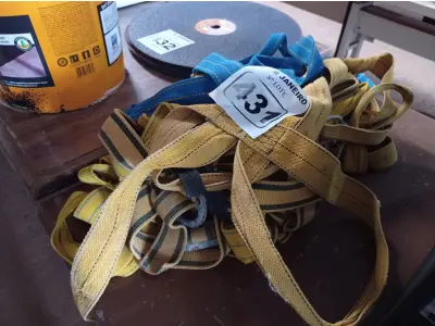 LOTE 431 - 05 CINTOS DE SEGURANÇA. (NO ESTADO) ATENÇÃO! FAZER A VISITAÇÃO ANTES DE ARREMATAR, NÃO SABEMOS SE FUNCIONA. LEILÃO NÃO TEM GARANTIA E NEM DEVOLUÇÃO, SUJEITO A POSSÍVEIS AVARIAS VISÍVEIS/OCULTAS E/OU AUSÊNCIA DE COMPONENTES.