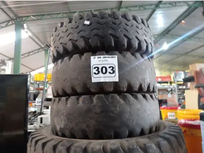 LOTE 303 - 05 PNEUS USADOS COM DIVERSOS AROS PARA BOB QUET.(NO ESTADO) ATENÇÃO! FAZER A VISITAÇÃO ANTES DE ARREMATAR, NÃO SABEMOS SE FUNCIONA. LEILÃO NÃO TEM GARANTIA E NEM DEVOLUÇÃO, SUJEITO A POSSÍVEIS AVARIAS VISÍVEIS/OCULTAS E/OU AUSÊNCIA DE COMPONENTES.