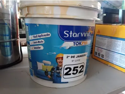 LOTE 252 - 01 BALDE DE MASSA ACRÍLICA STAR VINIL TOK PVA 16L. (NO ESTADO) ATENÇÃO! FAZER A VISITAÇÃO ANTES DE ARREMATAR, NÃO SABEMOS SE FUNCIONA. LEILÃO NÃO TEM GARANTIA E NEM DEVOLUÇÃO, SUJEITO A POSSÍVEIS AVARIAS VISÍVEIS/OCULTAS E/OU AUSÊNCIA DE COMPONENTES.