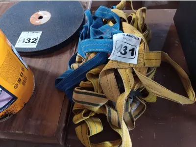 LOTE 431 - 05 CINTOS DE SEGURANÇA. (NO ESTADO) ATENÇÃO! FAZER A VISITAÇÃO ANTES DE ARREMATAR, NÃO SABEMOS SE FUNCIONA. LEILÃO NÃO TEM GARANTIA E NEM DEVOLUÇÃO, SUJEITO A POSSÍVEIS AVARIAS VISÍVEIS/OCULTAS E/OU AUSÊNCIA DE COMPONENTES.