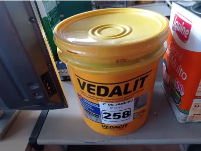 LOTE 258 - 01 BALDE DE VEDACIT, ADITIVO IMPERMEABILIZANTE PARA CONCRETOS E ARGAMASSAS 18L. (NO ESTADO) ATENÇÃO! FAZER A VISITAÇÃO ANTES DE ARREMATAR, NÃO SABEMOS SE FUNCIONA. LEILÃO NÃO TEM GARANTIA E NEM DEVOLUÇÃO, SUJEITO A POSSÍVEIS AVARIAS VISÍVEIS/OCULTAS E/OU AUSÊNCIA DE COMPONENTES.