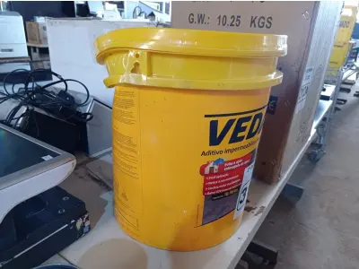 LOTE 312 - 01 BALDE DE VEDACIT, ADITIVO IMPERMEABILIZANTE PARA CONCRETOS E ARGAMASSAS 18L. (NO ESTADO) ATENÇÃO! FAZER A VISITAÇÃO ANTES DE ARREMATAR, NÃO SABEMOS SE FUNCIONA. LEILÃO NÃO TEM GARANTIA E NEM DEVOLUÇÃO, SUJEITO A POSSÍVEIS AVARIAS VISÍVEIS/OCULTAS E/OU AUSÊNCIA DE COMPONENTES.