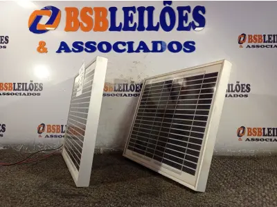 LOTE 276 - 02 PAINÉIS SOLARES 18V 10W.  (NO ESTADO) ATENÇÃO! FAZER A VISITAÇÃO ANTES DE ARREMATAR, NÃO SABEMOS SE FUNCIONA. LEILÃO NÃO TEM GARANTIA E NEM DEVOLUÇÃO, SUJEITO A POSSÍVEIS AVARIAS VISÍVEIS/OCULTAS E/OU AUSÊNCIA DE COMPONENTES.
