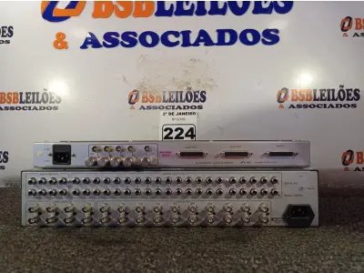 LOTE 224 - 01 DISTRIBUIDOR DE ÁUDIO E VÍDEO 1:20 VM-20ARIII E 01 COMUTADOR DE ÁUDIO E VÍDEO AFV-401.(NO ESTADO) ATENÇÃO! FAZER A VISITAÇÃO ANTES DE ARREMATAR, NÃO SABEMOS SE FUNCIONA. LEILÃO NÃO TEM GARANTIA E NEM DEVOLUÇÃO, SUJEITO A POSSÍVEIS AVARIAS VISÍVEIS/OCULTAS E/OU AUSÊNCIA DE COMPONENTES.