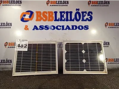 LOTE 482 - 02 PAINÉIS SOLARES 18V 10W.  (NO ESTADO) ATENÇÃO! FAZER A VISITAÇÃO ANTES DE ARREMATAR, NÃO SABEMOS SE FUNCIONA. LEILÃO NÃO TEM GARANTIA E NEM DEVOLUÇÃO, SUJEITO A POSSÍVEIS AVARIAS VISÍVEIS/OCULTAS E/OU AUSÊNCIA DE COMPONENTES.