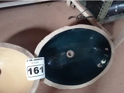 LOTE 161 - 02 CUBAS PARA BANHEIRO. (NO ESTADO) ATENÇÃO! FAZER A VISITAÇÃO ANTES DE ARREMATAR, NÃO SABEMOS SE FUNCIONA. LEILÃO NÃO TEM GARANTIA E NEM DEVOLUÇÃO, SUJEITO A POSSÍVEIS AVARIAS VISÍVEIS/OCULTAS E/OU AUSÊNCIA DE COMPONENTES.