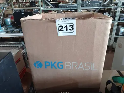 LOTE 213 - 01 LOTE COM FITAS CASSETE, DVD E CDS. (NO ESTADO) ATENÇÃO! FAZER A VISITAÇÃO ANTES DE ARREMATAR, NÃO SABEMOS SE FUNCIONA. LEILÃO NÃO TEM GARANTIA E NEM DEVOLUÇÃO, SUJEITO A POSSÍVEIS AVARIAS VISÍVEIS/OCULTAS E/OU AUSÊNCIA DE COMPONENTES.