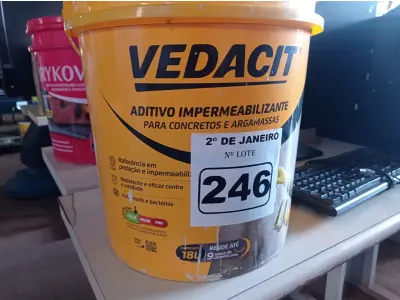 LOTE 246 - 01 BALDE DE VEDACIT, ADITIVO IMPERMEABILIZANTE PARA CONCRETOS E ARGAMASSAS 18L. (NO ESTADO) ATENÇÃO! FAZER A VISITAÇÃO ANTES DE ARREMATAR, NÃO SABEMOS SE FUNCIONA. LEILÃO NÃO TEM GARANTIA E NEM DEVOLUÇÃO, SUJEITO A POSSÍVEIS AVARIAS VISÍVEIS/OCULTAS E/OU AUSÊNCIA DE COMPONENTES.