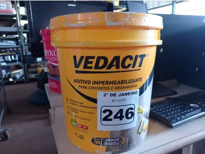 LOTE 246 - 01 BALDE DE VEDACIT, ADITIVO IMPERMEABILIZANTE PARA CONCRETOS E ARGAMASSAS 18L. (NO ESTADO) ATENÇÃO! FAZER A VISITAÇÃO ANTES DE ARREMATAR, NÃO SABEMOS SE FUNCIONA. LEILÃO NÃO TEM GARANTIA E NEM DEVOLUÇÃO, SUJEITO A POSSÍVEIS AVARIAS VISÍVEIS/OCULTAS E/OU AUSÊNCIA DE COMPONENTES.