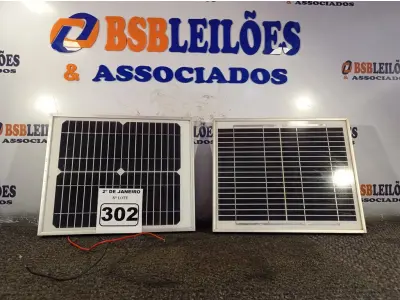 LOTE 302 - 02 PAINÉIS SOLARES 18V 10W.  (NO ESTADO) ATENÇÃO! FAZER A VISITAÇÃO ANTES DE ARREMATAR, NÃO SABEMOS SE FUNCIONA. LEILÃO NÃO TEM GARANTIA E NEM DEVOLUÇÃO, SUJEITO A POSSÍVEIS AVARIAS VISÍVEIS/OCULTAS E/OU AUSÊNCIA DE COMPONENTES.