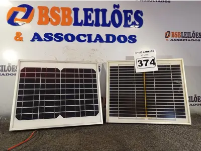 LOTE 374 - 02 PAINÉIS SOLARES 18V 10W.  (NO ESTADO) ATENÇÃO! FAZER A VISITAÇÃO ANTES DE ARREMATAR, NÃO SABEMOS SE FUNCIONA. LEILÃO NÃO TEM GARANTIA E NEM DEVOLUÇÃO, SUJEITO A POSSÍVEIS AVARIAS VISÍVEIS/OCULTAS E/OU AUSÊNCIA DE COMPONENTES.